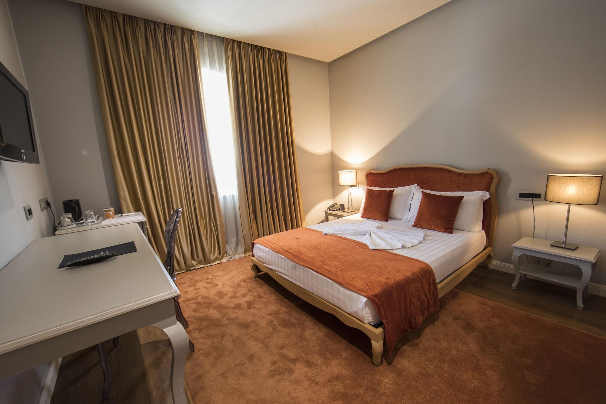 Classic Hotel Tirana Zewnętrze zdjęcie