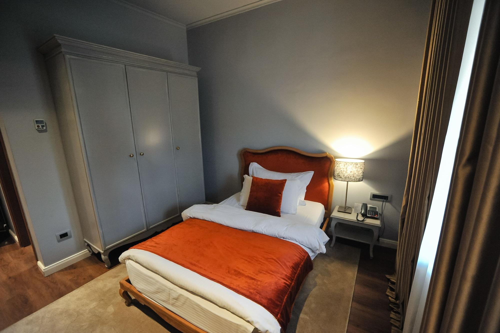 Classic Hotel Tirana Zewnętrze zdjęcie
