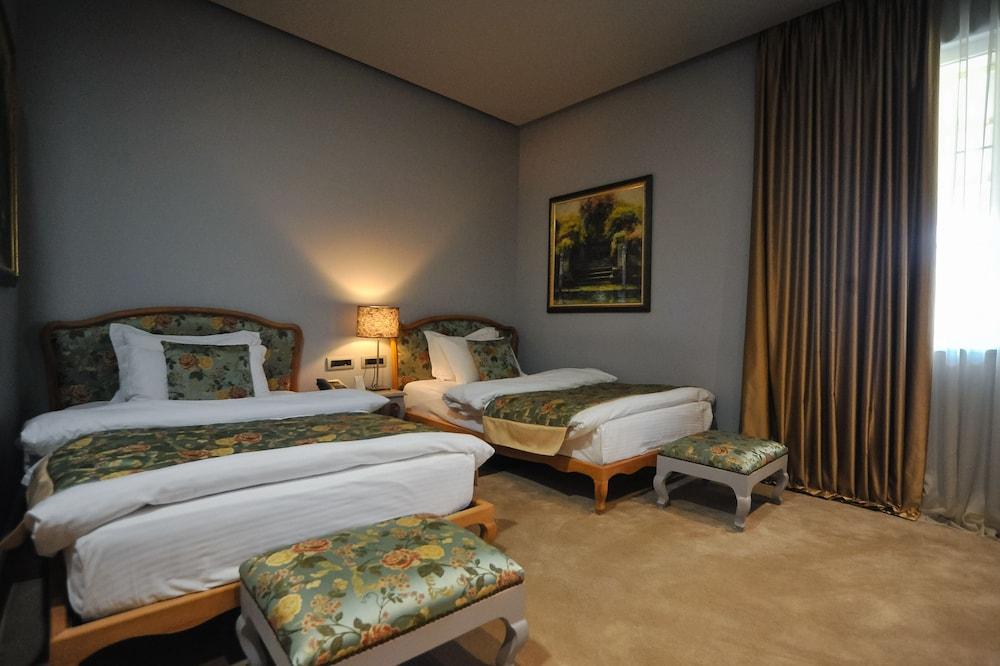 Classic Hotel Tirana Zewnętrze zdjęcie